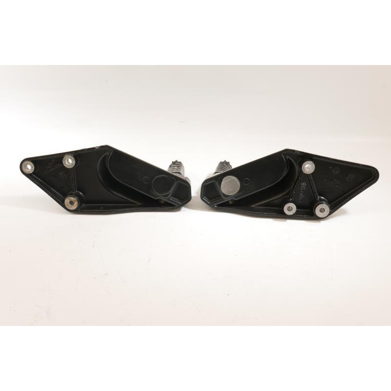 Repose-pied arrière droit APRILIA SRV 850 2012 à 2017