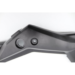 Demi flanc de selle gauche SUZUKI DL 650 VSTROM 2017 à 2024