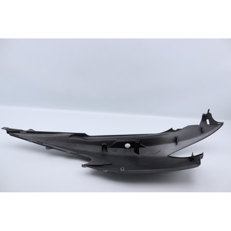 Coque arrière droite SUZUKI UH 400 BURGMAN 2007 à 2010
