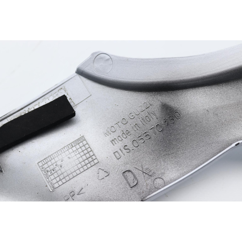 Cache latéral droit MOTO GUZZI NORGE 1200 ABS 2006 à 2010