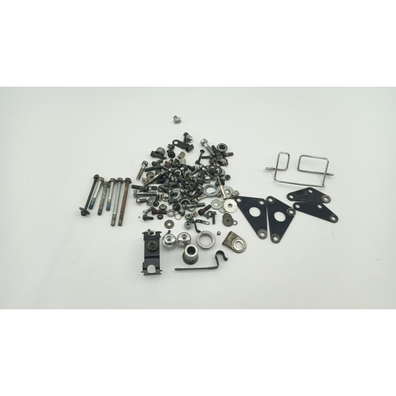 Kit visserie SUZUKI VL 125 INTRUDER 2000 à 2001