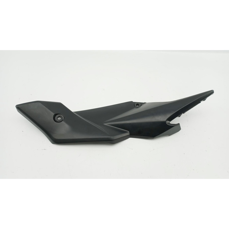 Demi flanc de selle gauche SUZUKI GSR 750 2011 à 2016