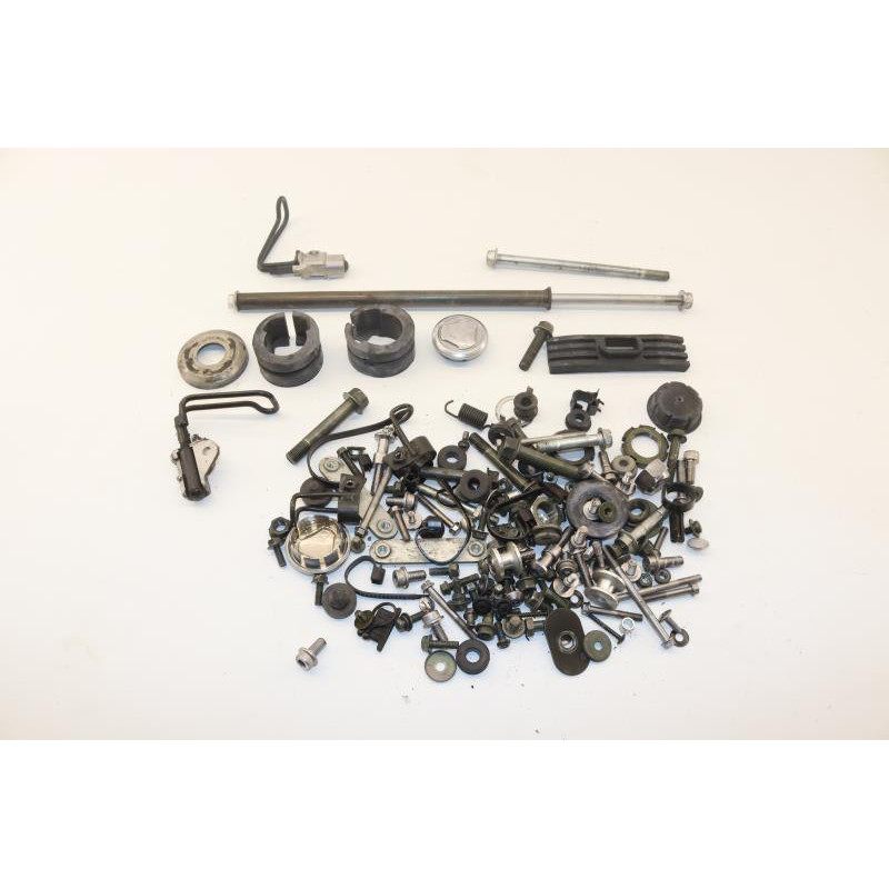 Kit visserie YAMAHA XJR 1300 2002 à 2003