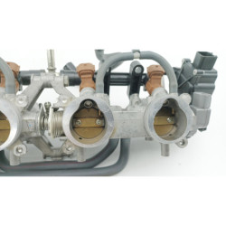 Rampe d'injection SUZUKI GSR 750 2011 à 2016