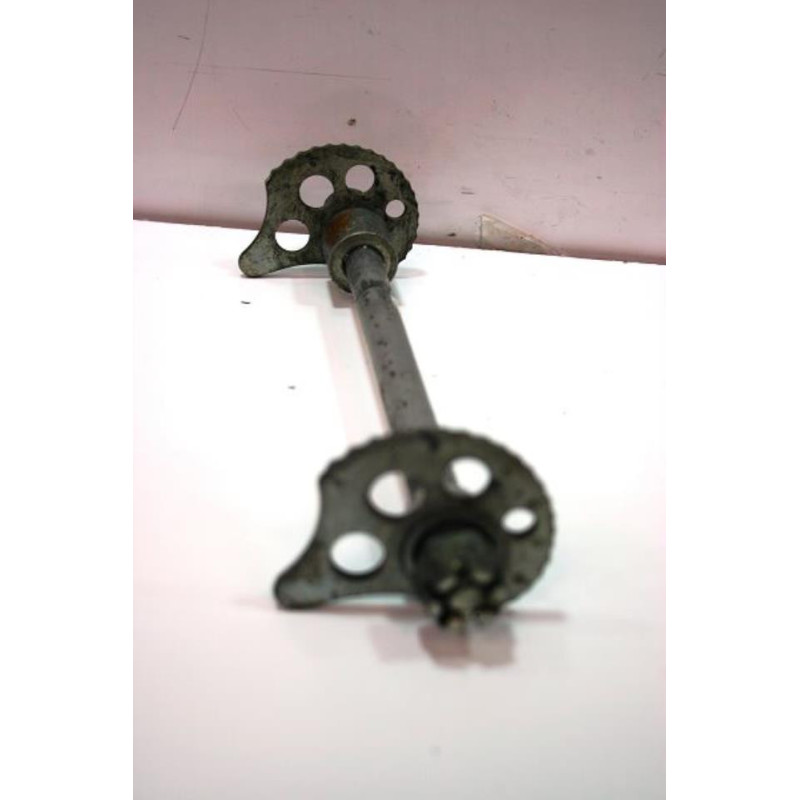 Axe de roue arrière YAMAHA SR 125 1982 à 2003